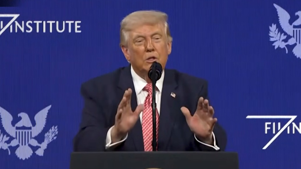 特朗普谈中国：对中国的成就必须非常尊重