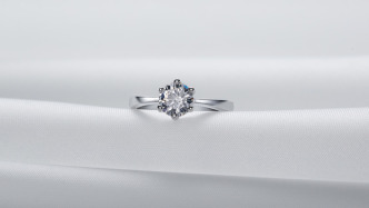 旅客遺失3萬余元鉆戒，乘警退乘后在廣州南站股道尋回