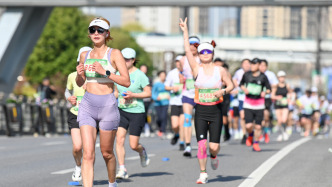 魔都眼｜苏河半马春日开跑，以人民城市理念打造世界级滨水赛事