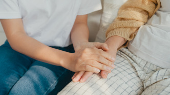 全年服务失能老人超50万，上海“长护险”试点何以再深化？