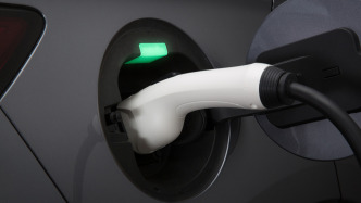 網(wǎng)傳新能源車充電漲價(jià)是因?yàn)椤坝糜桶l(fā)電”？專家回應(yīng)