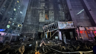 山西太原一建筑发生火灾：有人员受伤，救援正在进行