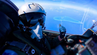 南部战区位中国黄岩岛领海领空及周边区域组织战备警巡