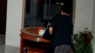 聽到咳嗽聲不對勁，14歲少年沖出房間“教科書式”救助卡喉媽媽