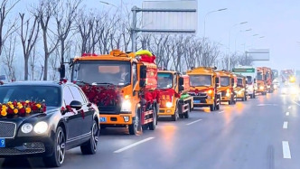 對(duì)話“用吸糞車做婚車隊(duì)”的新郎：它見證了我的幸福，也想讓自己的職業(yè)被尊重