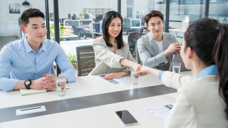 自我田野丨從實習生變成帶教后，一個職場“上位者”的權(quán)力自省