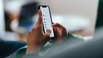 新華每日電訊：硅谷大廠被裁定須為青少年社媒成癮負(fù)責(zé)，對我國有鏡鑒之效