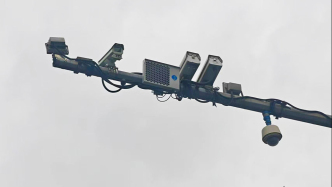 上海高架匝道裝上了自動感應(yīng)勸阻系統(tǒng)，非機(jī)動車“闖禁”將被喊話勸離