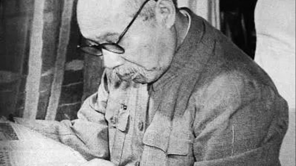 历史上的今天｜1975年4月2日，中国共产党的创始人之一董必武逝世