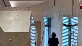 佛山新建圖書館暴雨天室內(nèi)滲水，回應(yīng)已開展檢修