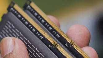 電腦內(nèi)存條終端市場(chǎng)暴跌？經(jīng)銷(xiāo)商稱(chēng)上游拋貨套現(xiàn)，價(jià)格是否反轉(zhuǎn)有待觀察