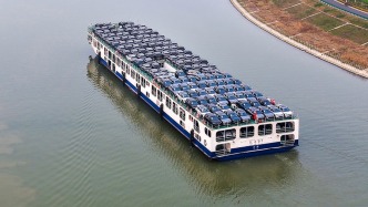 經(jīng)濟(jì)日報評論員：駁“中國沖擊論”