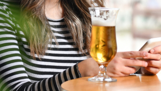 重慶發(fā)布5起網(wǎng)絡(luò)交易違法行為典型案例：一酒吧向未成年人售酒被罰沒萬余元