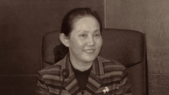 她是傅抱石最小的女兒，美術(shù)學(xué)者傅益玉因病辭世