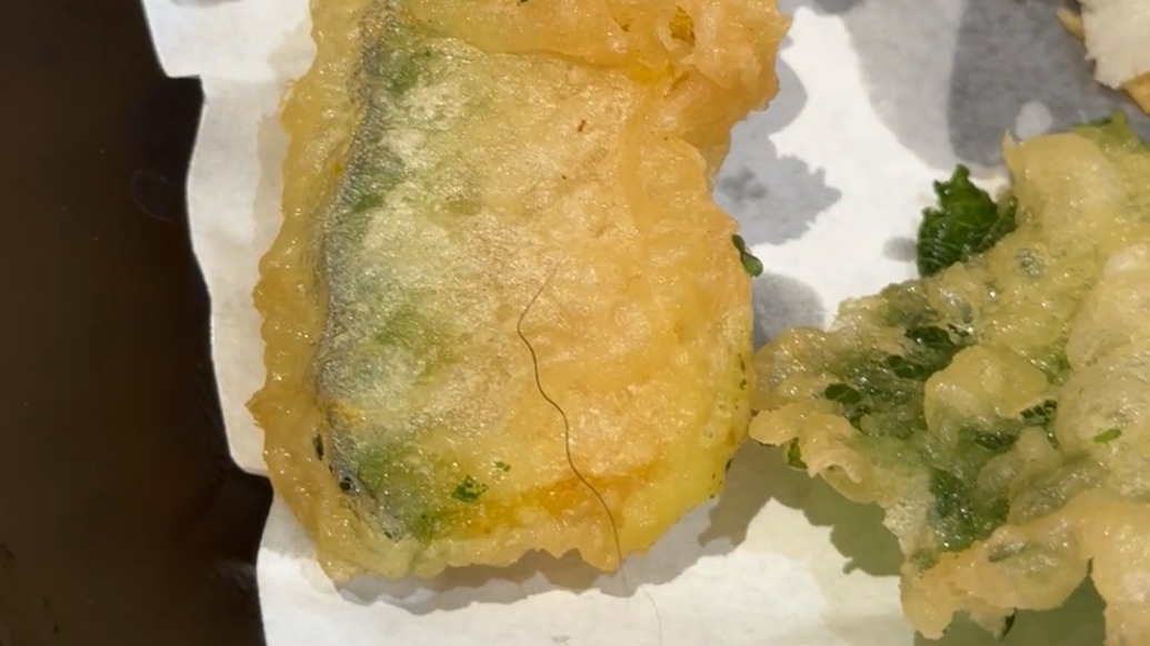 寿司郎新店回应“两名顾客称吃出不明毛发”：正和顾客沟通，会加强卫生管理