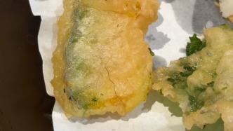 寿司郎新店回应“两名顾客称吃出不明毛发”：正和顾客沟通，会加强卫生管理