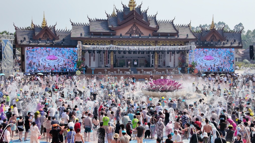 到西双版纳，天天都能玩泼水