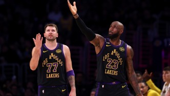 NBA｜在東契奇和詹姆斯的里程碑之夜，湖人穩(wěn)住西部第三