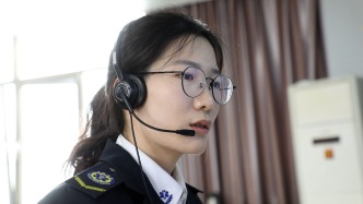 孕妇家中急产，120调度员、 产科医生保持通话指导家属接生