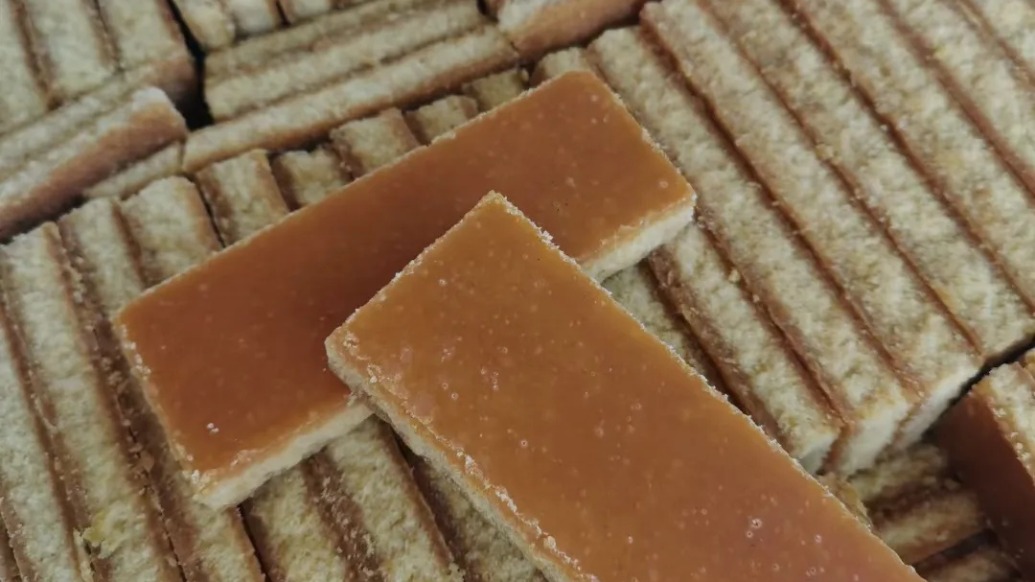 “张雪机车”上贴着“麻阳古法红糖”带火家乡特产， 老乡讲述贴标背后故事