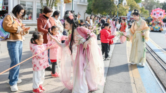 “含娃量”極高，上鐵集團今日預(yù)售兒童票35萬張，為去年同期20倍