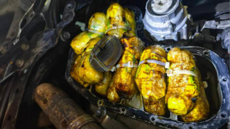 共計17.55千克！港珠澳大橋海關(guān)查獲一起走私銀粒進(jìn)境案