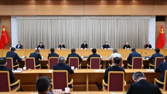 在加快轉(zhuǎn)型發(fā)展、鞏固向好勢頭、增強經(jīng)濟(jì)韌性上持續(xù)用力！上海市委季度工作會議舉行，陳吉寧作工作點評