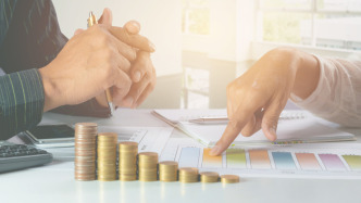 會計江湖｜收入降，利潤升：投資者為何會心中“咯噔”