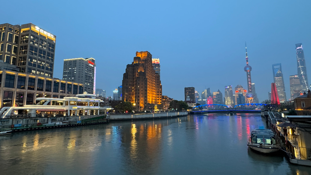 在驶向黄浦江的“文学邮轮”里,相遇世界的文学