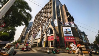 云南景洪一開發(fā)商拖欠土地出讓金近8年未繳清，當(dāng)?shù)厣暾埢謴?fù)執(zhí)行并擴(kuò)大查封