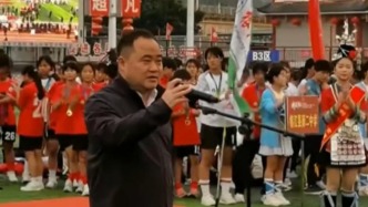 媒體評(píng)“6秒致辭”全網(wǎng)傳播：讓領(lǐng)導(dǎo)從麥克風(fēng)前回歸解決問(wèn)題現(xiàn)場(chǎng)