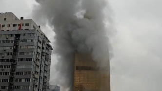 重慶南濱路地標(biāo)喜來登酒店濃煙滾滾，消防：負(fù)一樓洗衣房冒煙，無明火