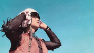 “?？招l(wèi)士”王偉妻子阮國琴人民日報撰文：他沒有離開我們