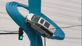 又見汽車“飛馳”空中，上海金橋鎮(zhèn)這個標志性雕塑回歸