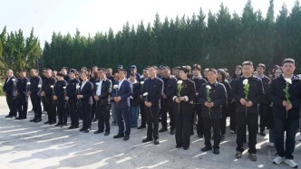 鳳陽縣小崗村組織開展祭奠沈浩同志活動