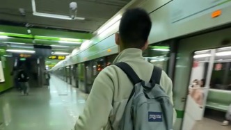 融入社會(huì)的成長(zhǎng)嘗試，孤獨(dú)癥少年橫跨上海送面包