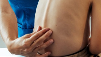 矯正脊柱側(cè)彎越直越好？很多家長第一步就錯了｜五健“童”行向未來