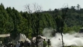 重慶一固定三角翼飛行器墜落，機(jī)上2人受傷