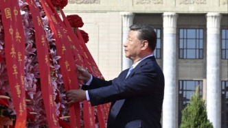 我們要永遠(yuǎn)銘記他們的犧牲和奉獻(xiàn)