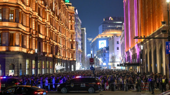 清明假期前两日，上海外滩、豫园、南京路步行街迎来大客流