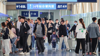 全國鐵路迎來假期返程客流高峰，今日預(yù)計發(fā)送旅客2080萬人次