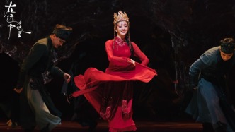 《在遠(yuǎn)方·在這里》：43歲重返舞臺(tái)，佟麗婭以舞為媒情寄故鄉(xiāng)