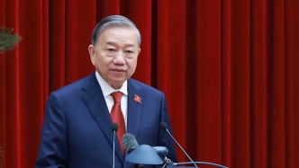 苏林当选越南国家主席并宣誓就职