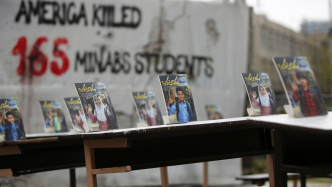 圖說｜310名師生遇難！伊朗悼念美以襲擊遇難小學生