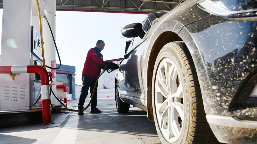 国家继续出手调控油价，国内成品油价格适当调整