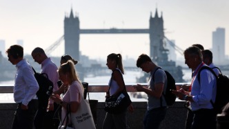 英國(guó)近百萬(wàn)青年陷入就業(yè)危機(jī)，軍方趁勢(shì)推動(dòng)擴(kuò)軍計(jì)劃