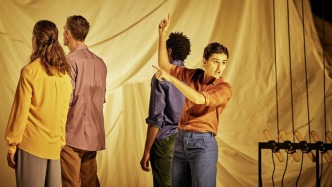 《超越一切不可能》：在一个充满不可能的世界，如何认真生活