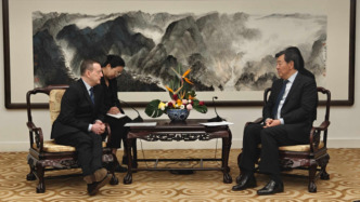 中國(guó)政府中東問(wèn)題特使翟雋會(huì)見(jiàn)法國(guó)駐華大使白玉堂