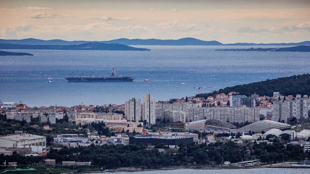 南北双通道、航运量新高：霍尔木兹海峡迷雾中隐现全球新秩序？