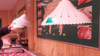 市場監(jiān)管總局就嚴禁使用“生鮮燈”事宜，向社會公開征求意見